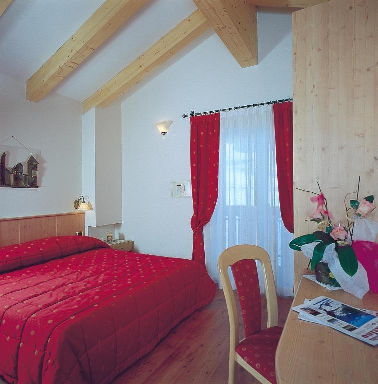 Hotel Zirmes Moena Zimmer foto